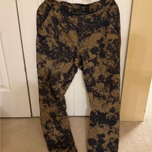 Lululemon Men's Size medium Black and Brown Patterned Joggers